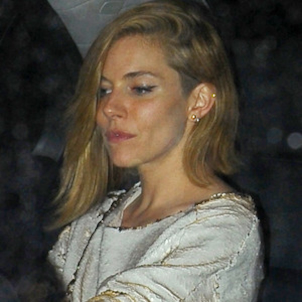 Sienna Miller Debuts Asymmetrical Bob Haircut E News Canada